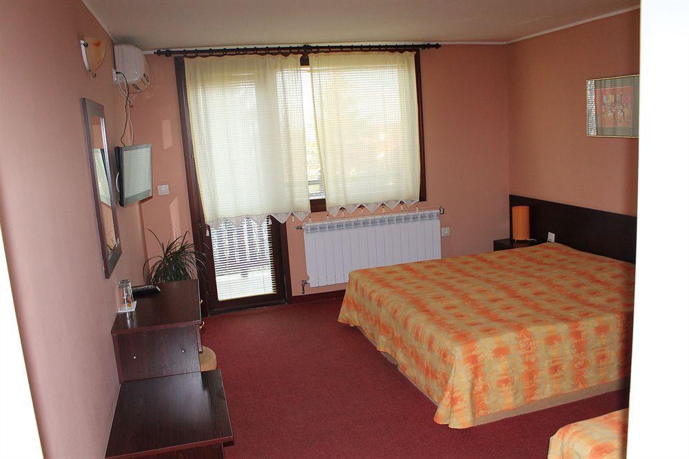 Hotel Elena Βελίκο Τίρνοβο Εξωτερικό φωτογραφία