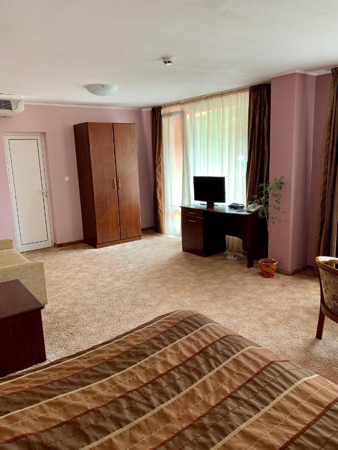 Hotel Elena Βελίκο Τίρνοβο Εξωτερικό φωτογραφία